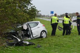 Ernstig ongeval tussen auto en vrachtwagen op N248, vrouw ernstig gewond