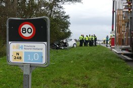 Ernstig ongeval tussen auto en vrachtwagen op N248, vrouw ernstig gewond