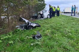 Ernstig ongeval tussen auto en vrachtwagen op N248, vrouw ernstig gewond