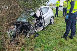 Ernstig ongeval tussen auto en vrachtwagen op N248, vrouw ernstig gewond