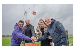 Feestelijke opening kleine boerenmolen in Schagen