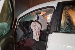 Auto vliegt uit de bocht in Waarland