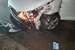 Auto vliegt uit de bocht in Waarland