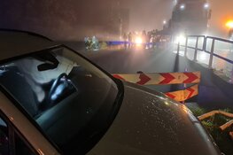 Auto te water in Oudesluis, meerdere gewonden na aanrijding