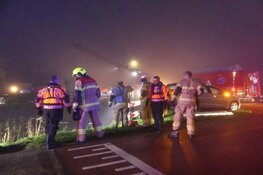 Auto te water in Oudesluis, meerdere gewonden na aanrijding