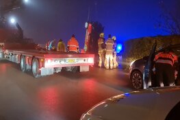 Auto te water in Oudesluis, meerdere gewonden na aanrijding