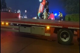 Auto te water in Oudesluis, meerdere gewonden na aanrijding