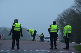Auto te water in Oudesluis, meerdere gewonden na aanrijding