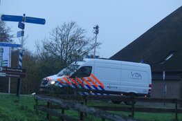 Auto te water in Oudesluis, meerdere gewonden na aanrijding