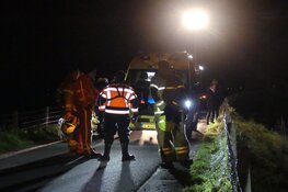 Auto rijdt van dijk, bestuurder aangehouden