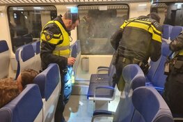 Passagier steekt vuurwerk af in trein bij Schagen en raakt zelf gewond