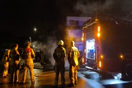 Brandweer blust afval in Schagen