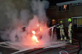 Drie auto's door brand verwoest in Schagen; politie gaat uit van brandstichting