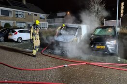 Drie auto's door brand verwoest in Schagen; politie gaat uit van brandstichting