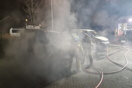 Drie auto's door brand verwoest in Schagen; politie gaat uit van brandstichting