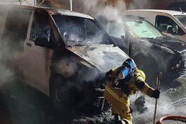 Drie auto's door brand verwoest in Schagen; politie gaat uit van brandstichting