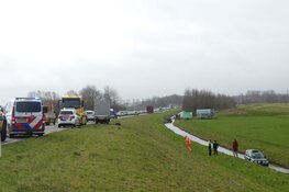 Auto slaat over de kop en raakt te water in Sint Maarten