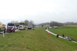 Auto slaat over de kop en raakt te water in Sint Maarten
