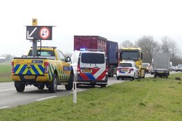 Auto slaat over de kop en raakt te water in Sint Maarten