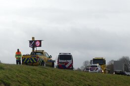 Auto slaat over de kop en raakt te water in Sint Maarten