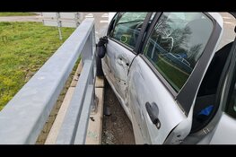 Botsing tussen auto en vrachtwagen in Slootdorp