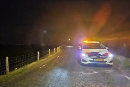 Auto raakt van de weg in Schagen