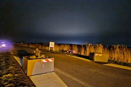 Auto raakt te water in Schagerbrug