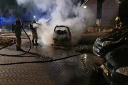 Auto door brand verwoest in Winkel
