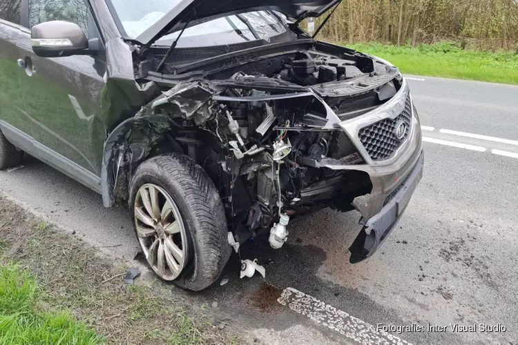 Twee gewonden bij frontale botsing in Dirkshorn