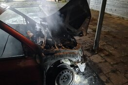 Auto door brand verwoest in Anna Paulowna