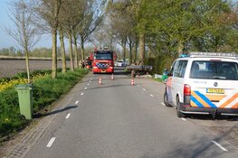Auto ondersteboven in sloot Waarland aangetroffen