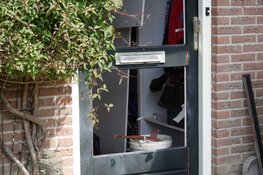 Bewoner gewond na explosief door brievenbus