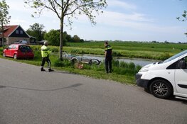 Fietsster licht gewond na losgeschoten aanhanger bij Barsingerhorn