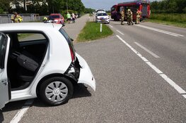 Drie auto&#39;s betrokken bij ongeluk Anna Paulowna, auto helemaal onder water