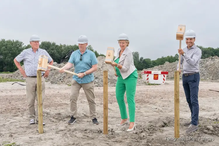 Eerste officiële paal in de grond voor project Noorderlicht in Warmenhuizen/ Tuitjenhorn