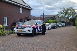 Scooterrijder vlucht na botsing met auto in Schagen