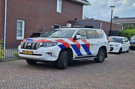 Scooterrijder vlucht na botsing met auto in Schagen