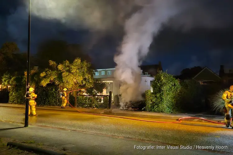Auto door brand verwoest aan Hofstraat in Schagen