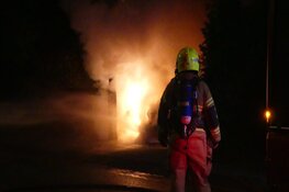 Auto door brand verwoest aan Hofstraat in Schagen