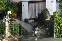 Auto door brand verwoest aan Hofstraat in Schagen