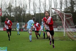 Alkmaarsche Boys in slotfase langs koploper Con Zelo