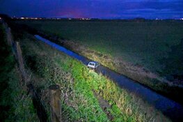 Automobilist raakt te water in Warmenhuizen en wordt aangehouden