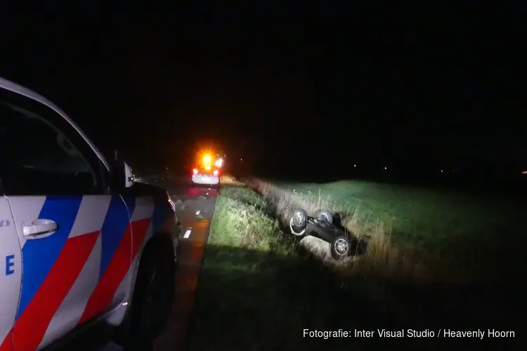 Auto op de kop aangetroffen in Schagerbrug, bestuurder gevlogen