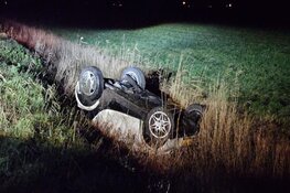 Auto op de kop aangetroffen in Schagerbrug, bestuurder gevlogen