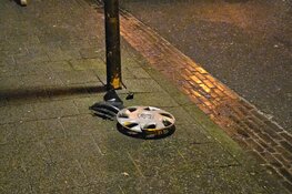 Automobilist slingert over de Thorbeckestraat in Schagen