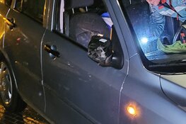 Automobilist slingert over de Thorbeckestraat in Schagen