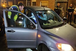 Automobilist slingert over de Thorbeckestraat in Schagen