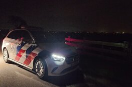 Auto in de sloot langs Burghornerweg