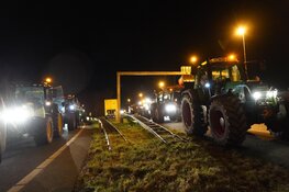 Opnieuw boerenprotest: Afsluitdijk geblokkeerd