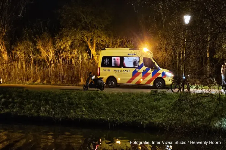 Fietser gewond op fietspad bij botsing met scooter